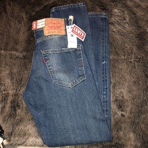 High-waisted distressed Levi jeans